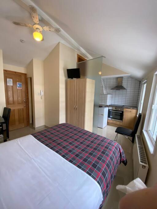 Studio To Let In Covent Garden With Kitchen Лондон Екстер'єр фото